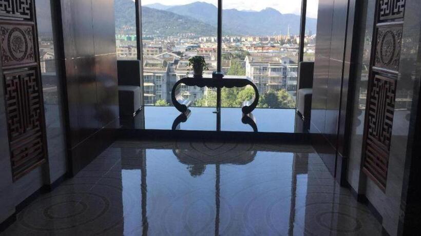 Отель Balan International