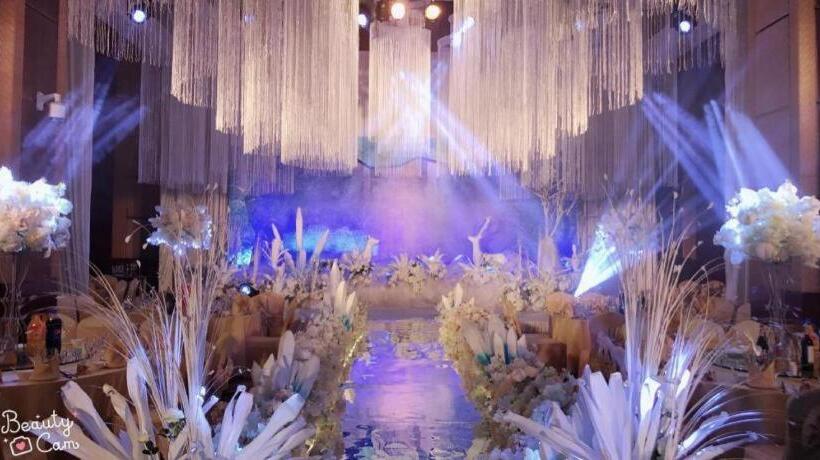 Отель Balan International