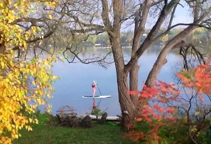 Hotelli 225 Lakeland Bed And Breakfast