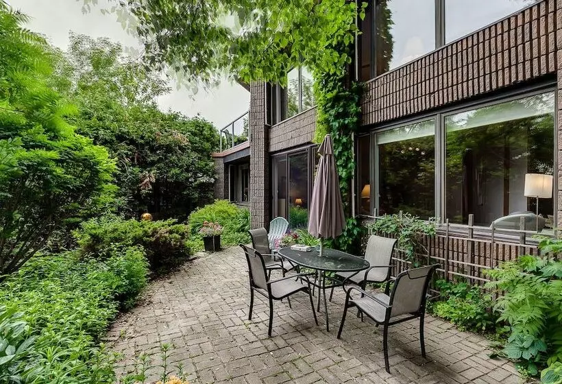 Hotelli 225 Lakeland Bed And Breakfast