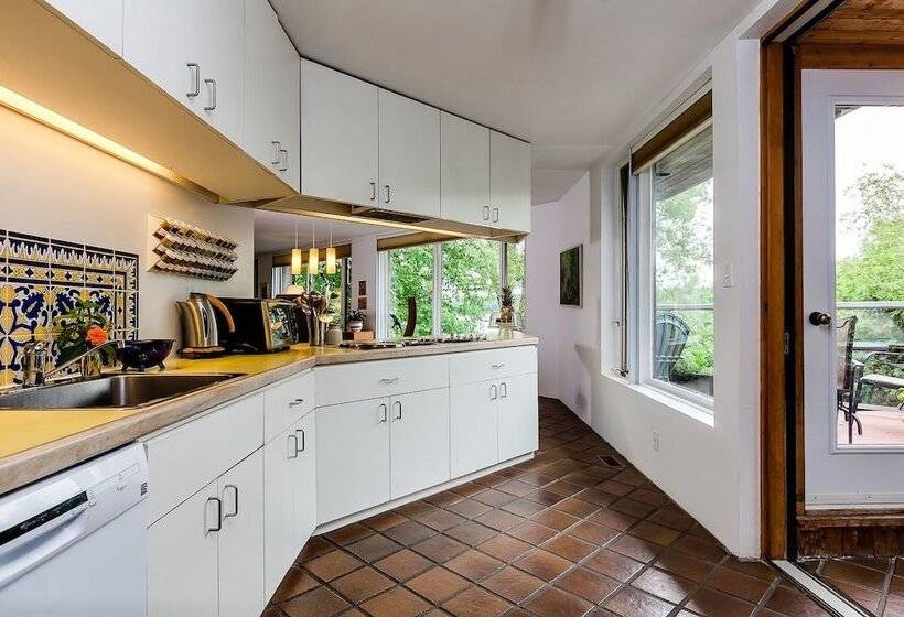 酒店 225 Lakeland Bed And Breakfast