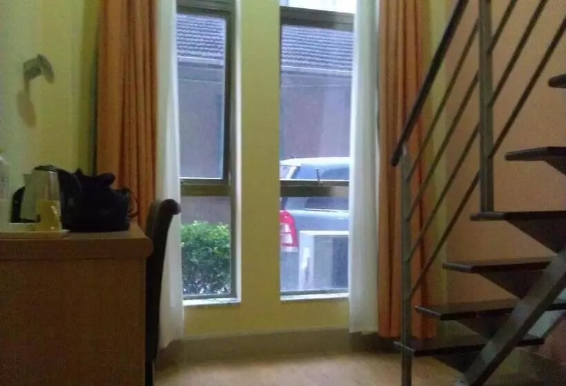 هتل Home Inns Shanghai Liuzhou Road Everbright Exhibition Center Branch