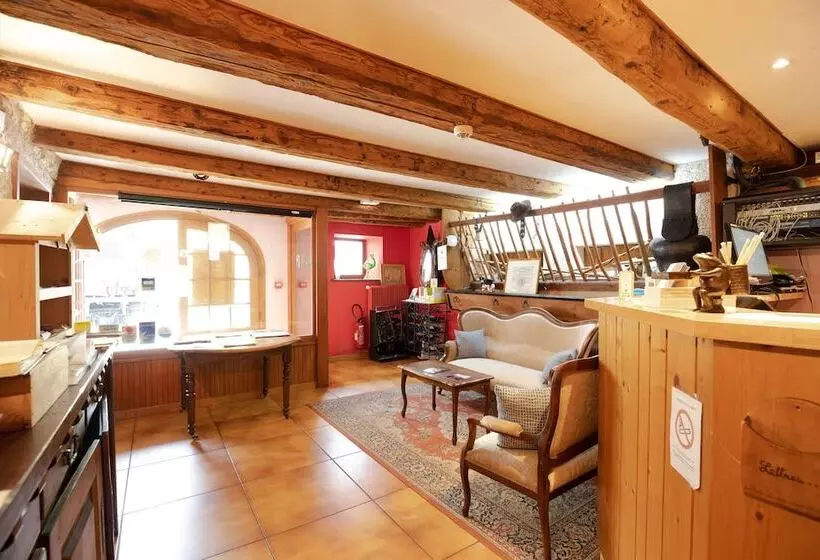 Hotelli Auberge Du Coude