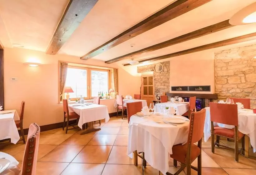 Hotelli Auberge Du Coude