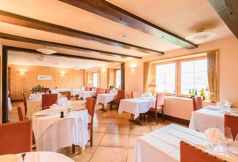 Hotelli Auberge Du Coude