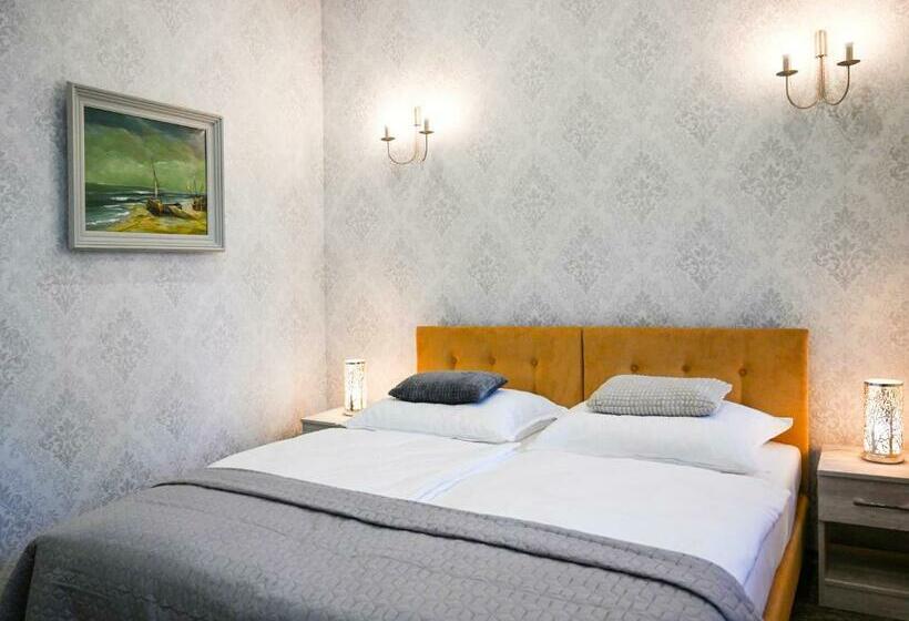 בית מלון כפרי Zamek W Krokowej