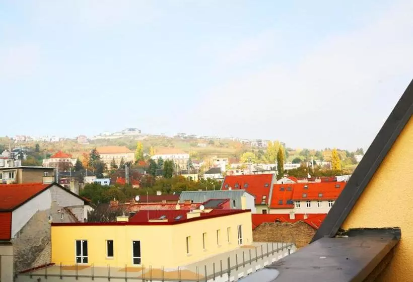 Szálló Freddie Next To Mercury