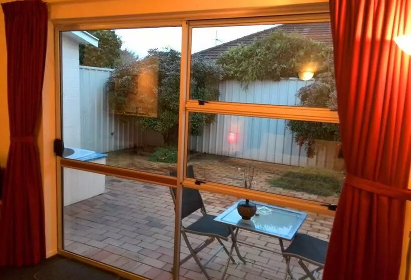 Ann’s Volcanic Motel