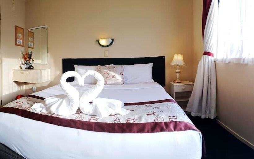 Ann’s Volcanic Motel