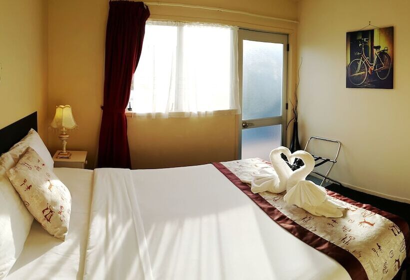 Ann’s Volcanic Motel