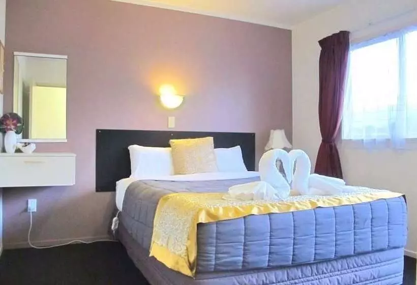 Ann’s Volcanic Motel