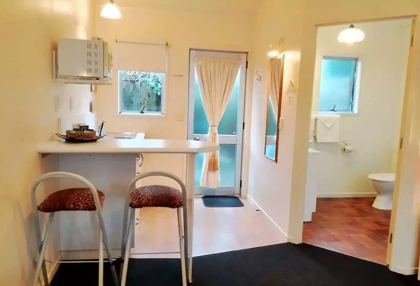 Ann’s Volcanic Motel