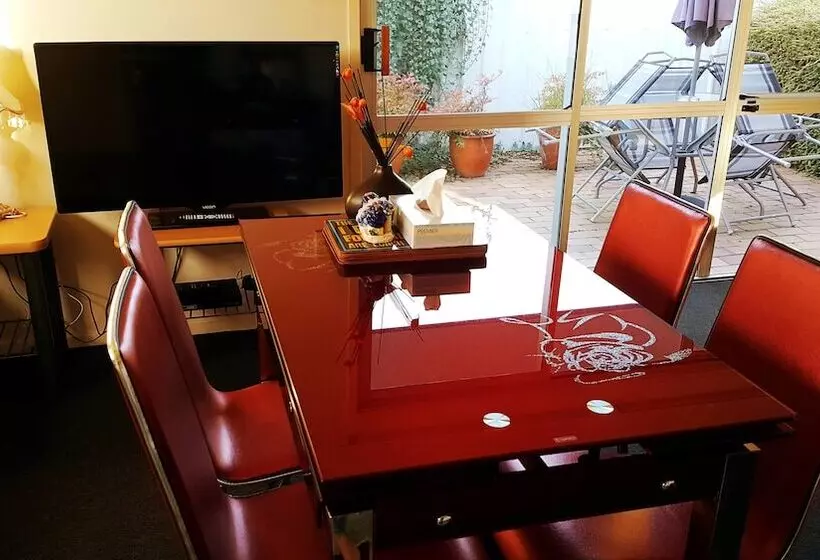 Ann’s Volcanic Motel