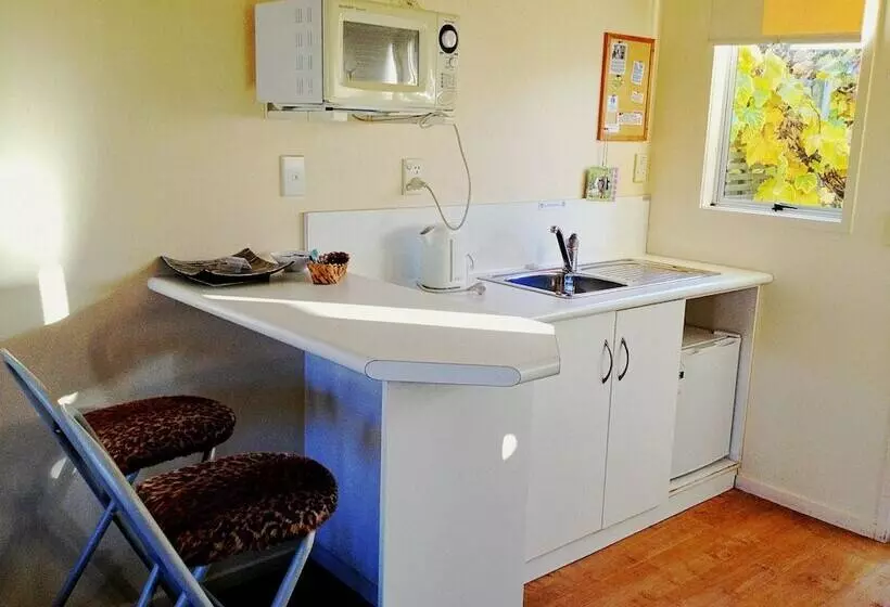 Ann’s Volcanic Motel