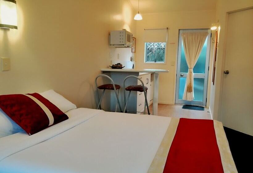 Ann’s Volcanic Motel