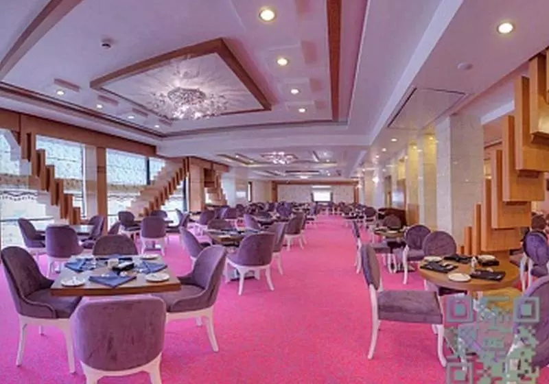 Darvishi Royal Hotel