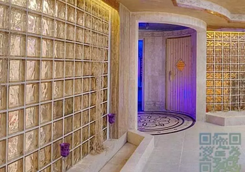 Darvishi Royal Hotel