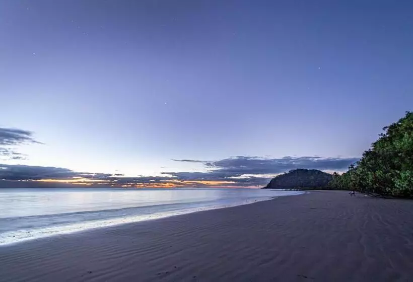 Отель Cape Trib Beach House