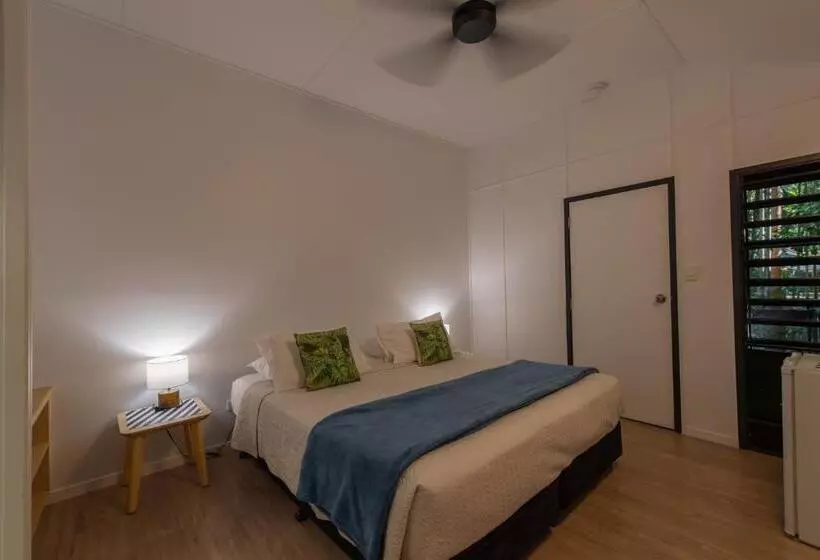 Отель Cape Trib Beach House