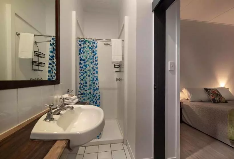 Отель Cape Trib Beach House