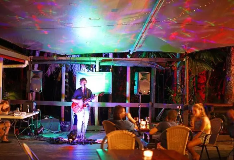 Отель Cape Trib Beach House