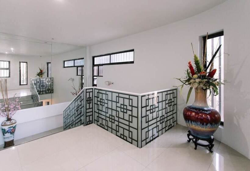 Hotel Dynasty Tourist Inn