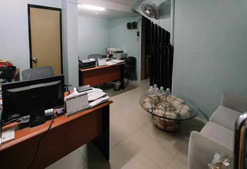 Hotel Dynasty Tourist Inn