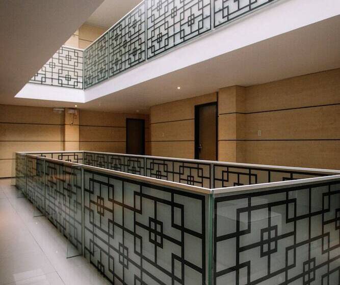 Hotel Dynasty Tourist Inn