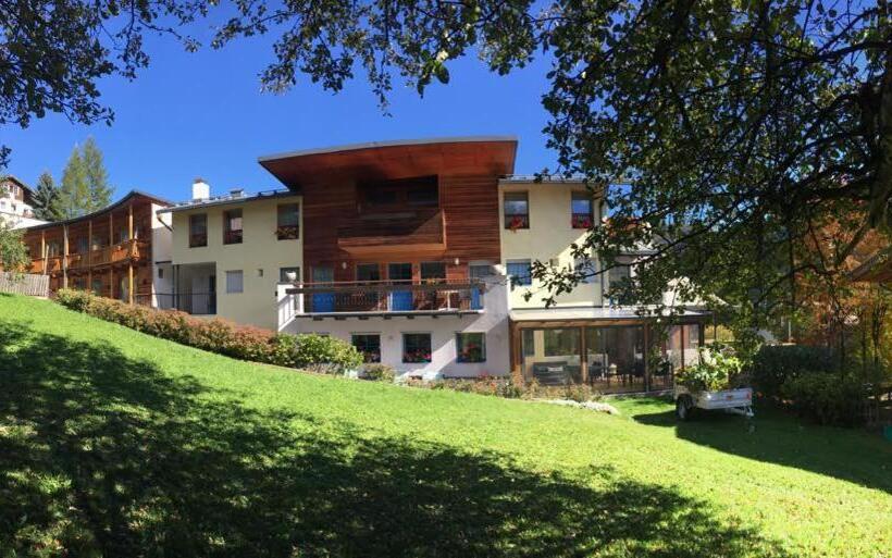 בית מלון כפרי Garni Enrosadira