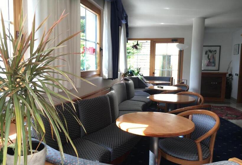 בית מלון כפרי Garni Enrosadira