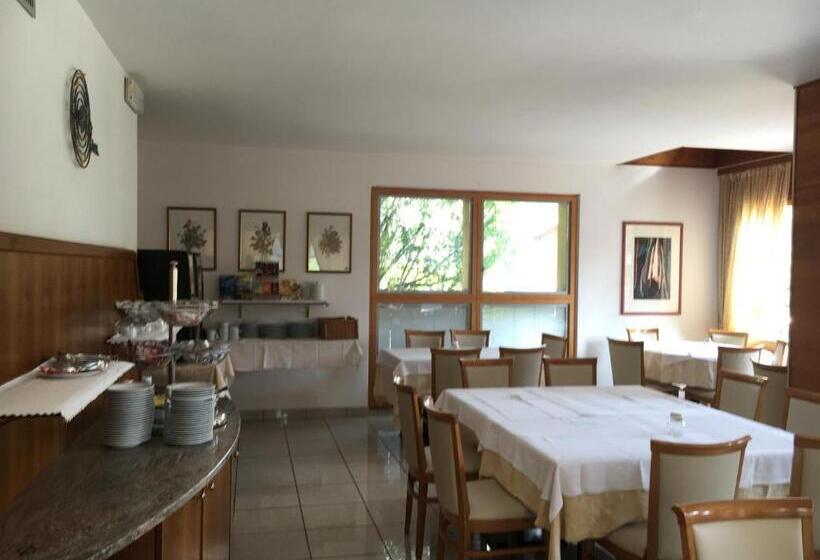 בית מלון כפרי Garni Enrosadira