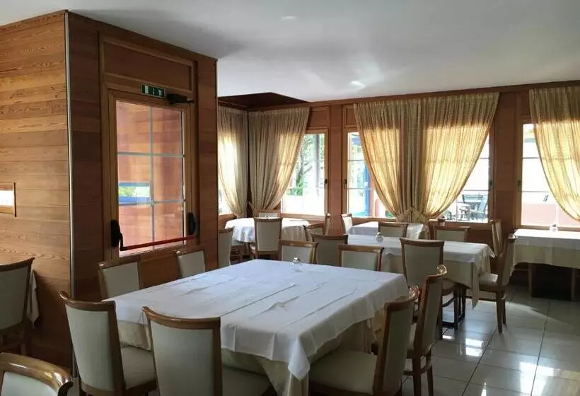 ホテル Garni Enrosadira