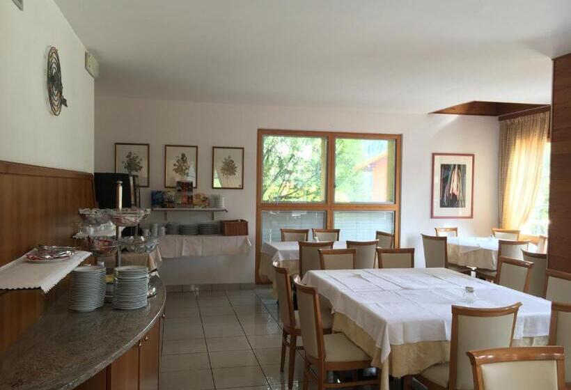 בית מלון כפרי Garni Enrosadira