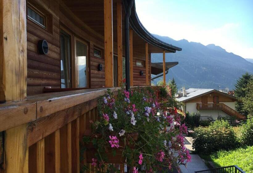 בית מלון כפרי Garni Enrosadira