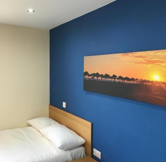 Отель OYO Wave Crest