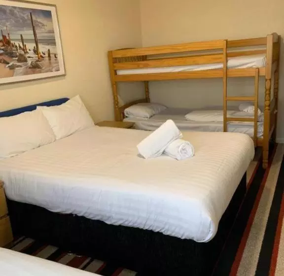 هتل OYO Wave Crest