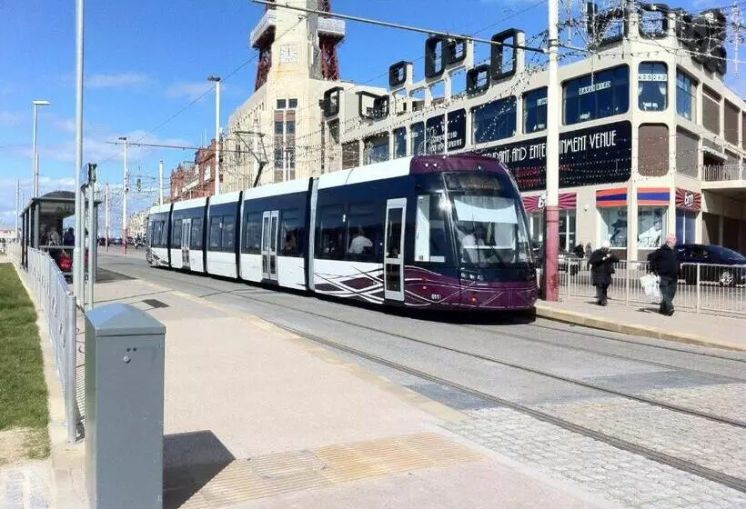 هتل OYO Wave Crest