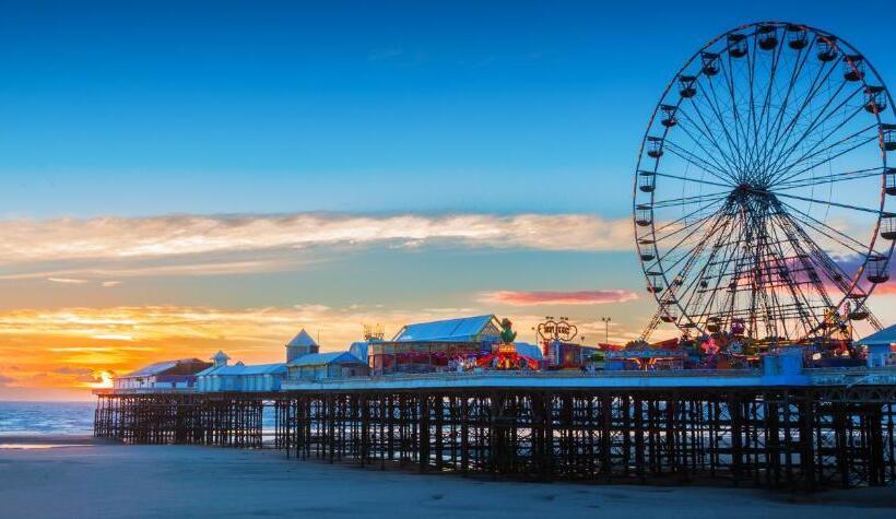 Отель OYO Wave Crest