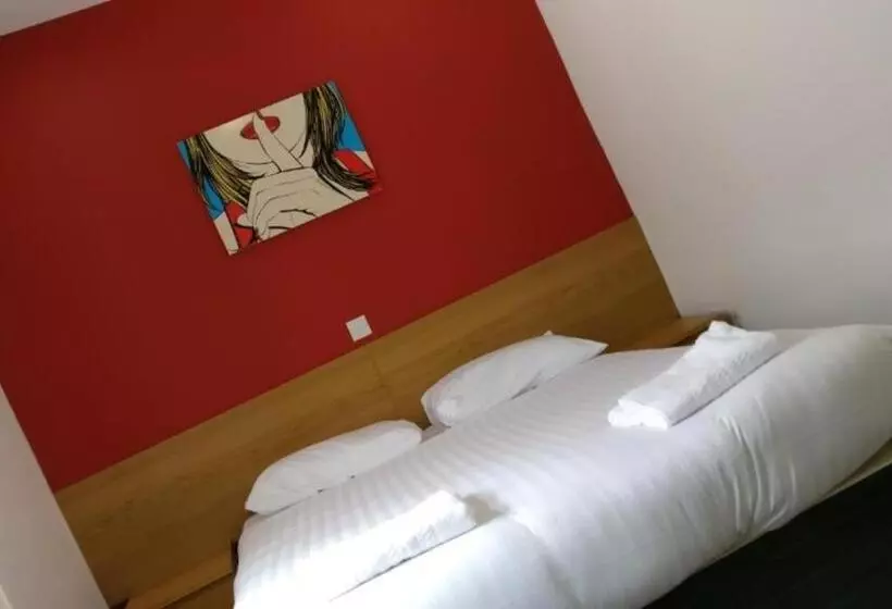 هتل OYO Wave Crest