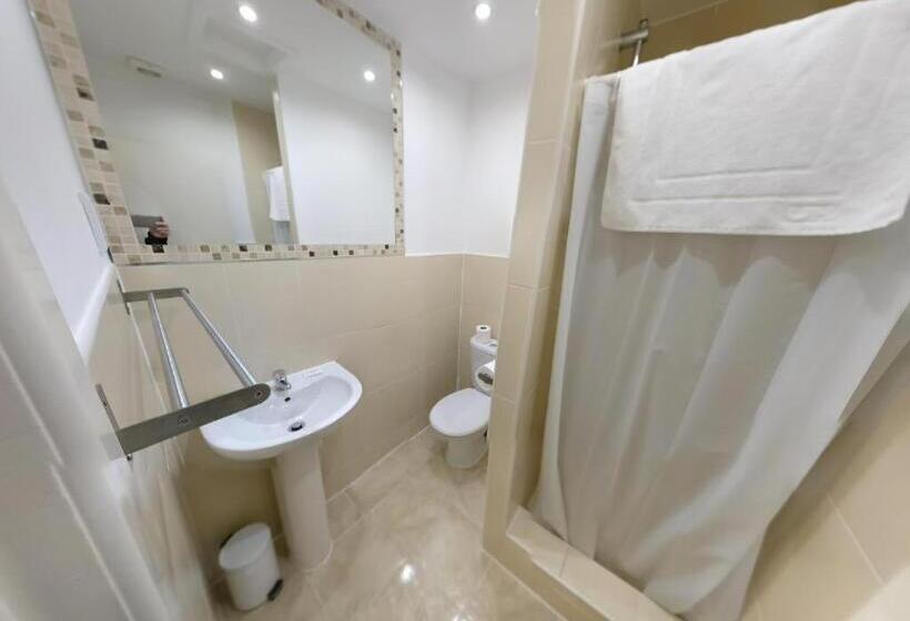 Отель OYO Wave Crest