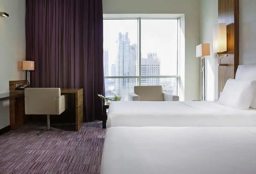 هتل Pullman Dubai Jumeirah Lakes Towers