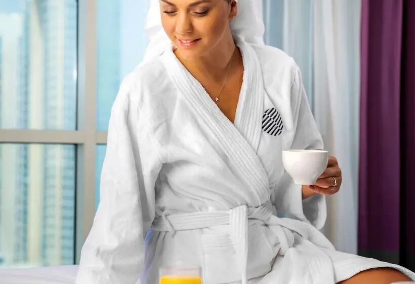 هتل Pullman Dubai Jumeirah Lakes Towers