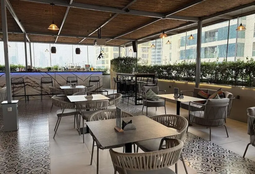 هتل Pullman Dubai Jumeirah Lakes Towers