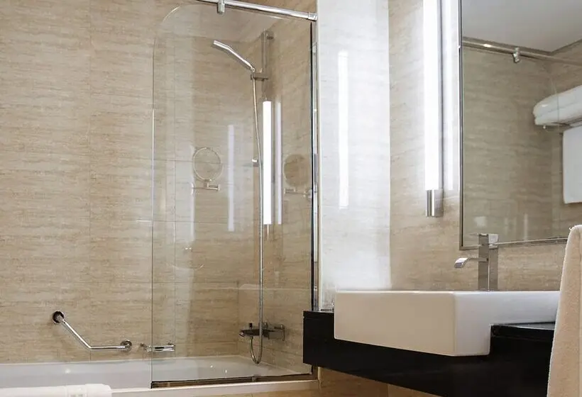 هتل Pullman Dubai Jumeirah Lakes Towers