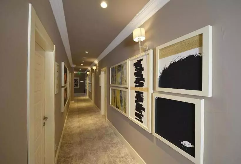 هتل Royal Casino &