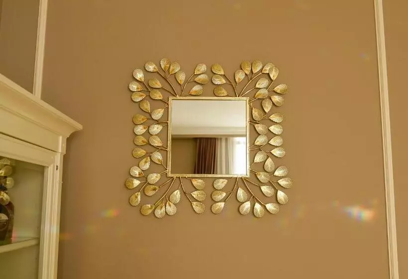 هتل Royal Casino &