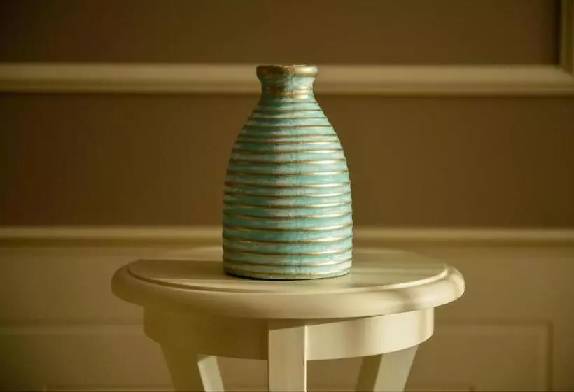 هتل Royal Casino &