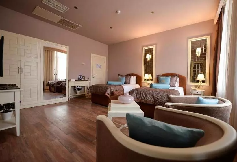 هتل Royal Casino &