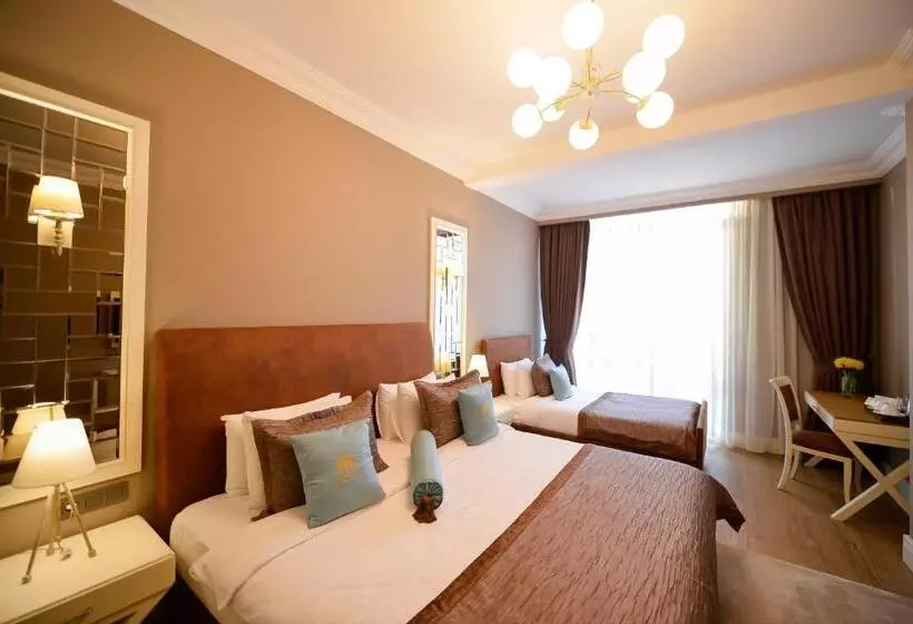 هتل Royal Casino &