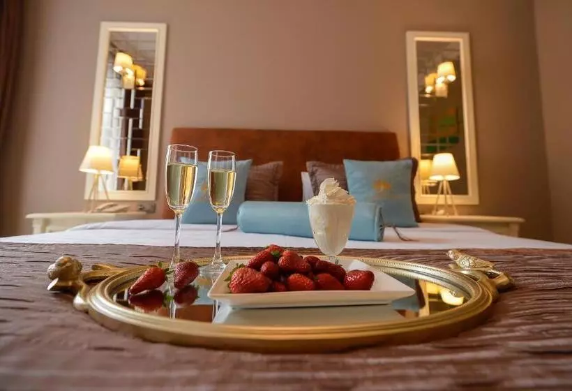 هتل Royal Casino &